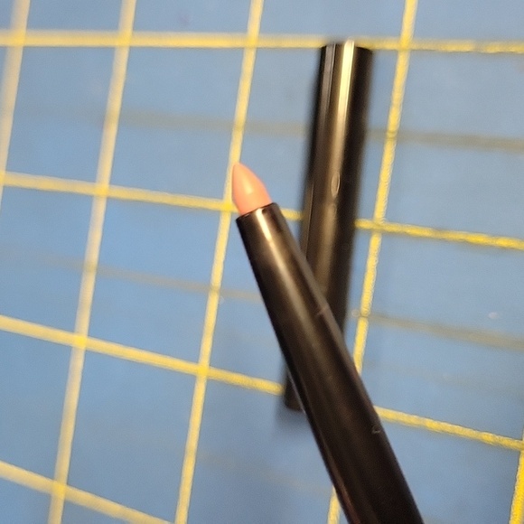 Shaina B Miami Lip Liner Pencil 0.25g Retractable Blush Bay New - Picture 3 of 3